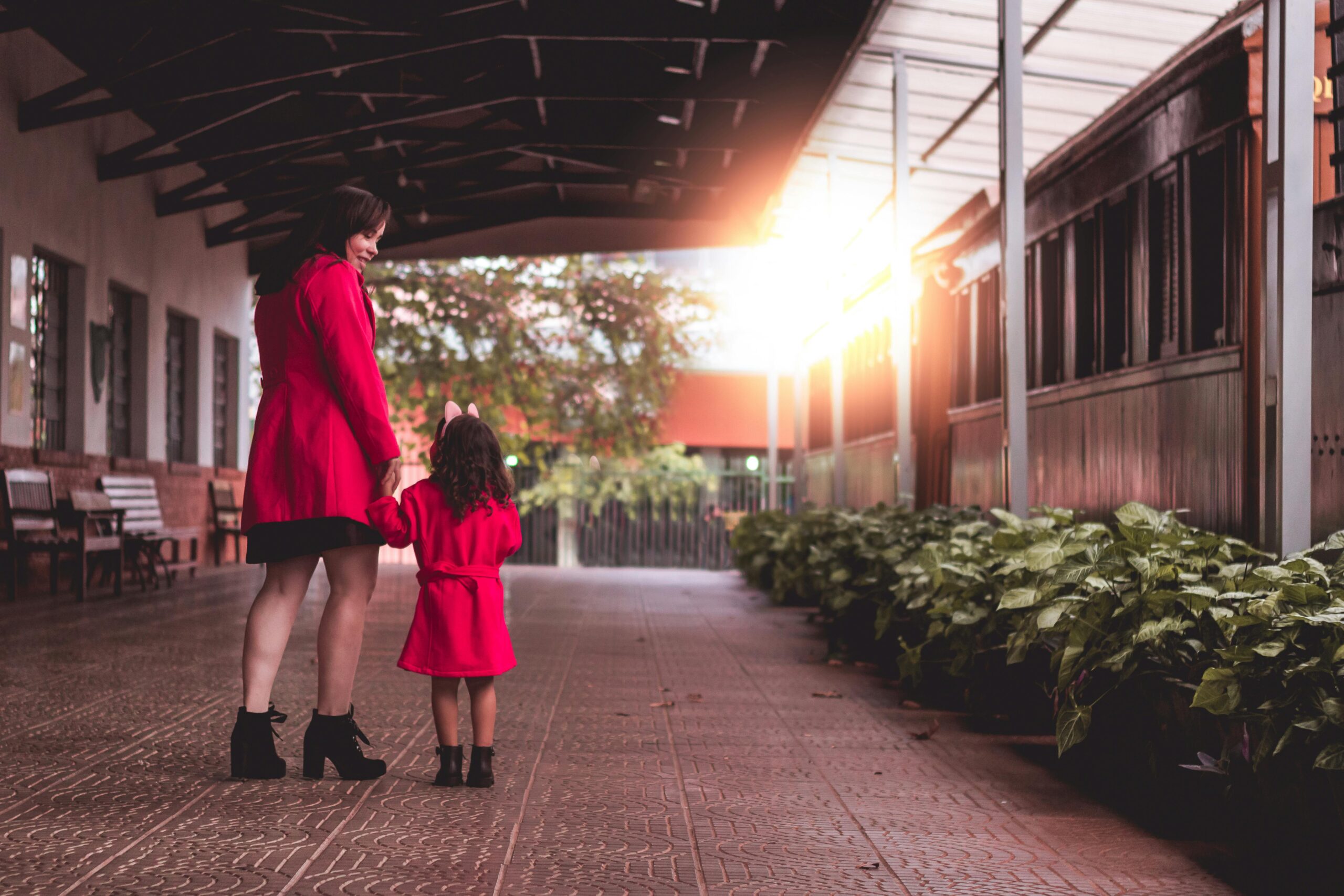 Neste artigo, exploramos uma coleção de frases de mãe para filha que são carregadas de amor, inspiração e sabedoria.